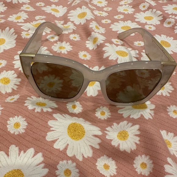 Aldo lavender and gold sunglasses. - Picture 5 of 11